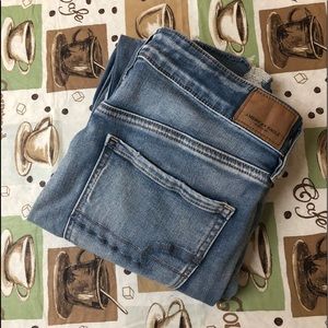 Distressed American Eagle Jeans High Waisted